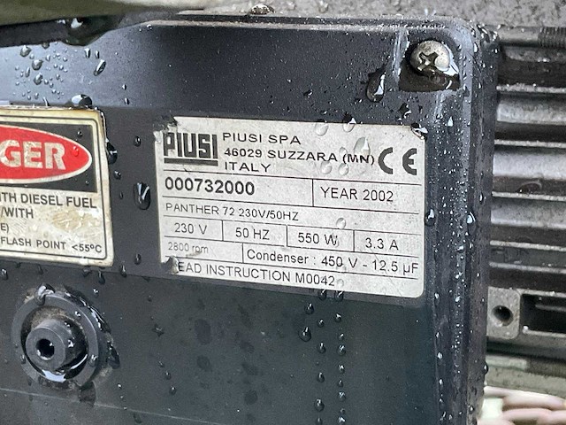 Brandstoftanks met pomp - afbeelding 9 van  10