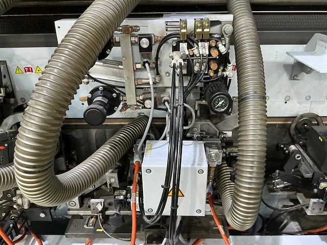 Brandt - 2011 - kdf 880 - kantaanlijmmachine - afbeelding 10 van  34