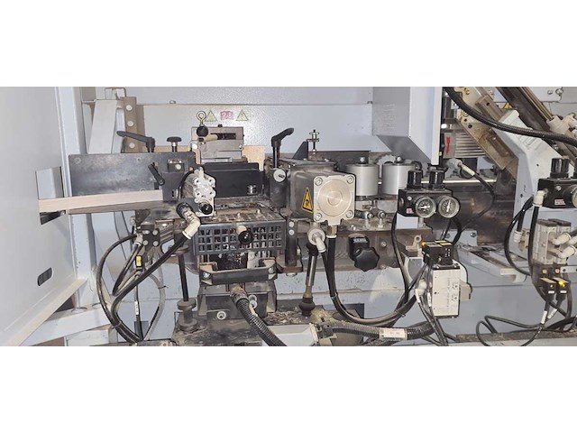 Brandt - 2014 - kdf210 - cnc kantenaanlijmmachine - afbeelding 5 van  18