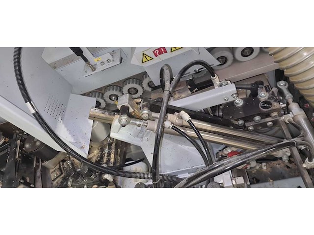Brandt - 2014 - kdf210 - cnc kantenaanlijmmachine - afbeelding 8 van  18