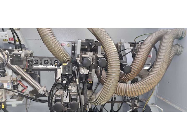 Brandt - 2014 - kdf210 - cnc kantenaanlijmmachine - afbeelding 9 van  18