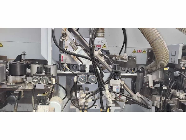 Brandt - 2014 - kdf210 - cnc kantenaanlijmmachine - afbeelding 7 van  18