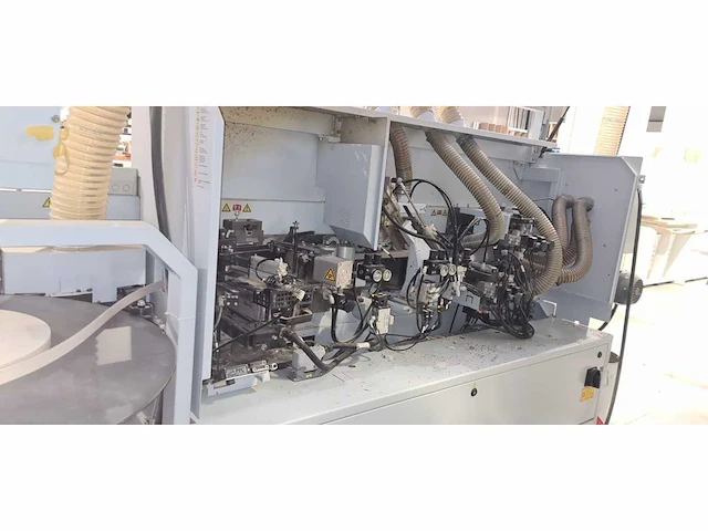Brandt - 2014 - kdf210 - cnc kantenaanlijmmachine - afbeelding 2 van  18