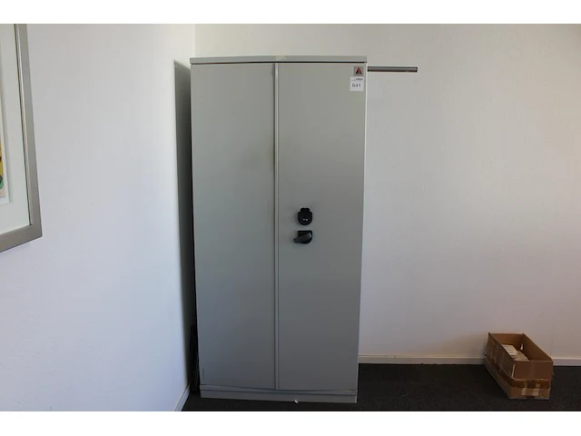 Brandvertragende kast profiler. afmeting 93 x 52 cm. hoogte 195 cm - afbeelding 1 van  3