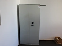 Brandvertragende kast profiler. afmeting 93 x 52 cm. hoogte 195 cm