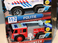 Brandweer en politiewagen met licht en geluid. - afbeelding 2 van  2