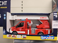Brandweerauto bruder met licht- en geluidseffecten - afbeelding 1 van  1