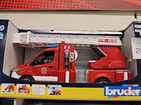 Brandweerauto bruder met licht- en geluidseffecten - afbeelding 1 van  1