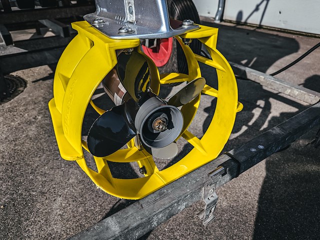 Brandweerboot met buitenboordmotor, honda, bf20d, op boottrailer, pega - afbeelding 4 van  27