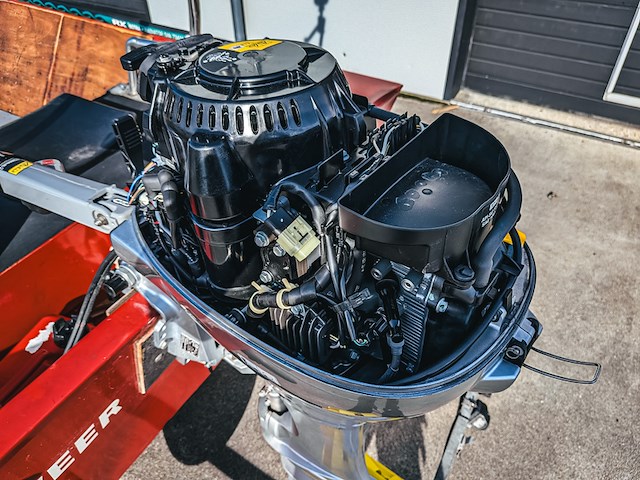 Brandweerboot met buitenboordmotor, honda, bf20d, op boottrailer, pega - afbeelding 5 van  27