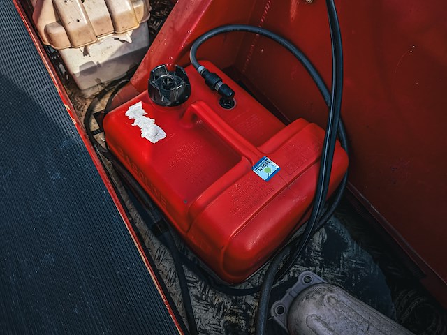 Brandweerboot met buitenboordmotor, honda, bf20d, op boottrailer, pega - afbeelding 9 van  27