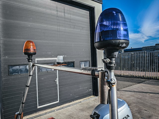 Brandweerboot met buitenboordmotor, honda, bf20d, op boottrailer, pega - afbeelding 11 van  27