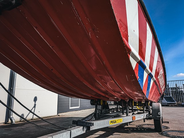 Brandweerboot met buitenboordmotor, honda, bf20d, op boottrailer, pega - afbeelding 13 van  27