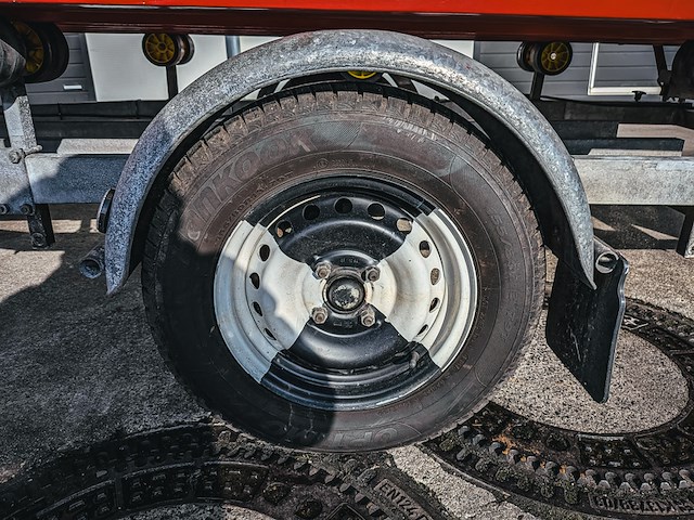 Brandweerboot met buitenboordmotor, honda, bf20d, op boottrailer, pega - afbeelding 15 van  27