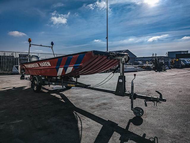 Brandweerboot met buitenboordmotor, honda, bf20d, op boottrailer, pega - afbeelding 24 van  27