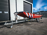 Brandweerboot met buitenboordmotor, honda, bf20d, op boottrailer, pega - afbeelding 26 van  27