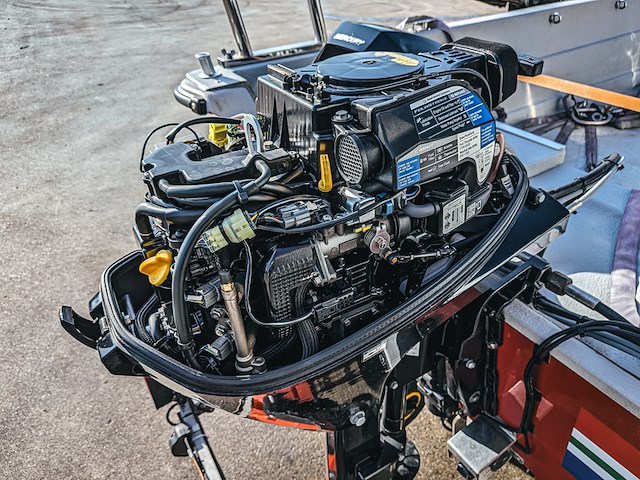 Brandweerboot met buitenboordmotor, mercury, f15elpt, op boottrailer, pega - afbeelding 11 van  28