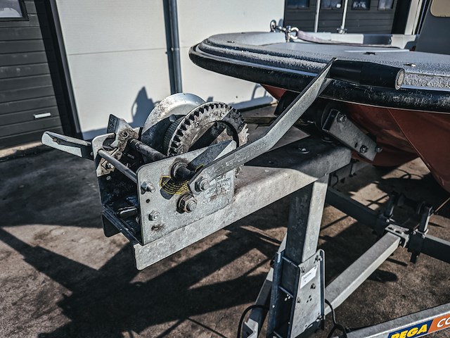 Brandweerboot met buitenboordmotor, mercury, f15elpt, op boottrailer, pega - afbeelding 16 van  28