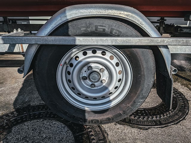 Brandweerboot met buitenboordmotor, mercury, f15elpt, op boottrailer, pega - afbeelding 17 van  28