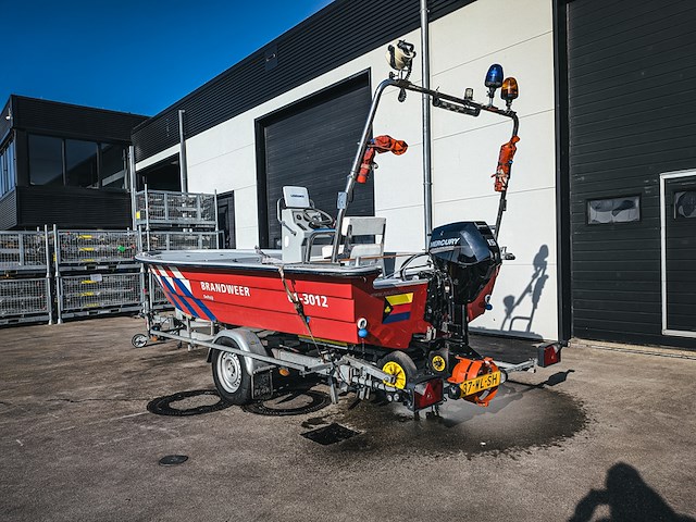 Brandweerboot met buitenboordmotor, mercury, f15elpt, op boottrailer, pega - afbeelding 22 van  28
