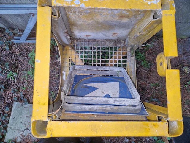 Brandweerpaal - verkeerszuilen oud - afbeelding 5 van  10