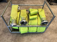 Brandweerslang in rek - afbeelding 1 van  4