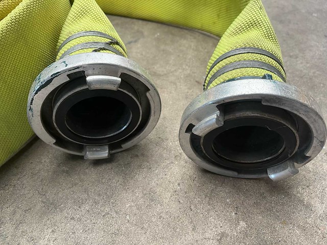 Brandweerslang in rek - afbeelding 2 van  4