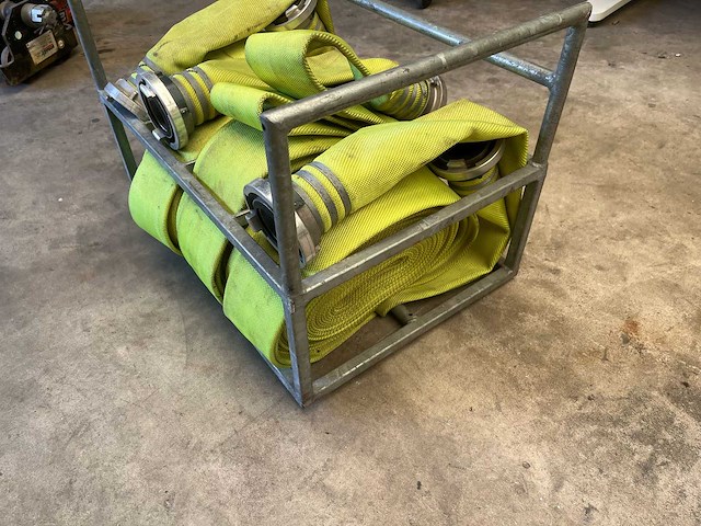 Brandweerslang in rek - afbeelding 4 van  4
