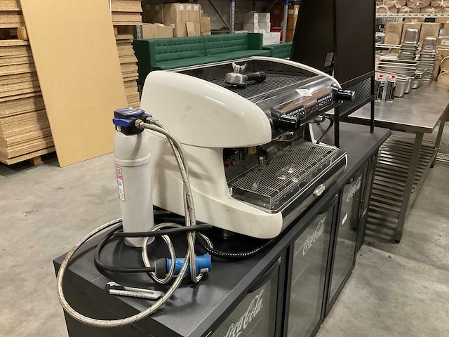 Brasilia 2-groeps koffiemachine met waterontharder - afbeelding 1 van  5