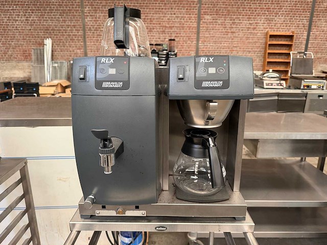 Bravilor bonamat - rlx31-001 - koffiemachine met heetwaterunit op rvs serveerwagen - afbeelding 4 van  9
