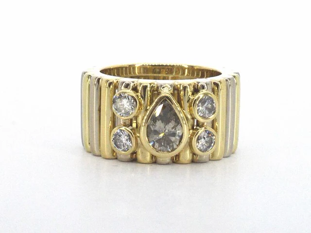 Brede gouden ring met een natuurlijke cognac gekleurde druppel vorm diamant en briljant geslepen diamanten - afbeelding 1 van  8