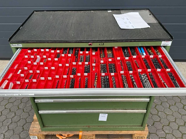 Brede lista ladenkast - gevuld met boren etc. - werkplaatsmeubilair - afbeelding 4 van  11