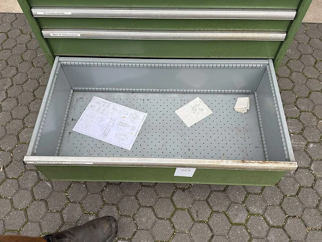 Brede lista ladenkast - gevuld met boren etc. - werkplaatsmeubilair - afbeelding 2 van  11