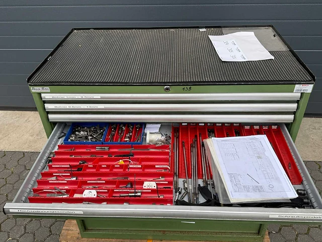 Brede lista ladenkast - gevuld met boren etc. - werkplaatsmeubilair - afbeelding 3 van  11