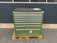 Brede lista ladenkast - gevuld met boren etc. - werkplaatsmeubilair