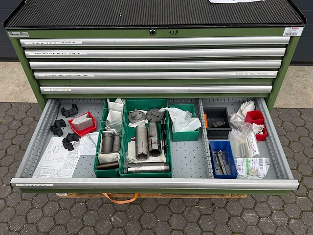 Brede lista ladenkast - gevuld met boren etc. - werkplaatsmeubilair - afbeelding 9 van  11