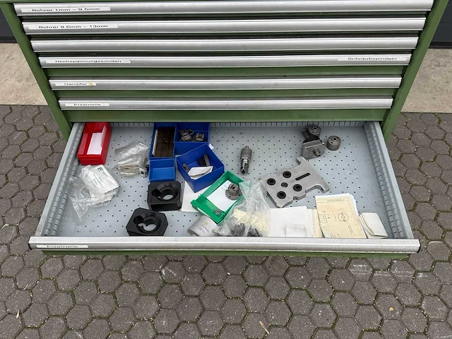 Brede lista ladenkast - gevuld met boren etc. - werkplaatsmeubilair - afbeelding 10 van  11