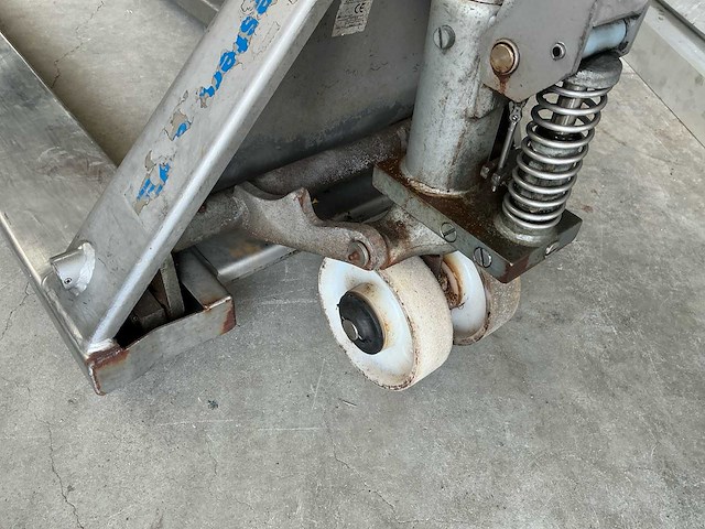 Brede rvs hand hydraulische palletwagen - afbeelding 5 van  9