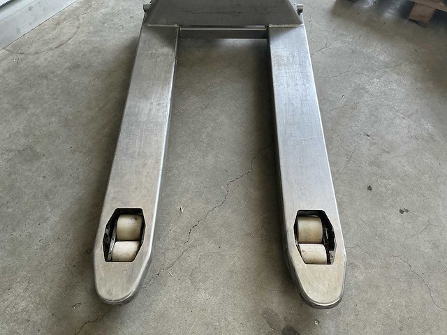 Brede rvs hand hydraulische palletwagen - afbeelding 3 van  9