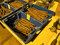 Breekhamers in plastic krat (2x) - afbeelding 1 van  2