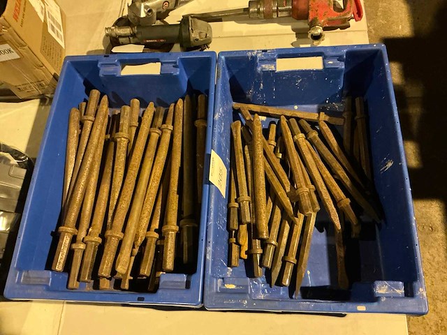 Breekhamers in plastic krat (2x) - afbeelding 2 van  2