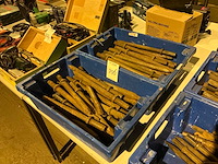 Breekhamers in plastic krat (2x) - afbeelding 1 van  2