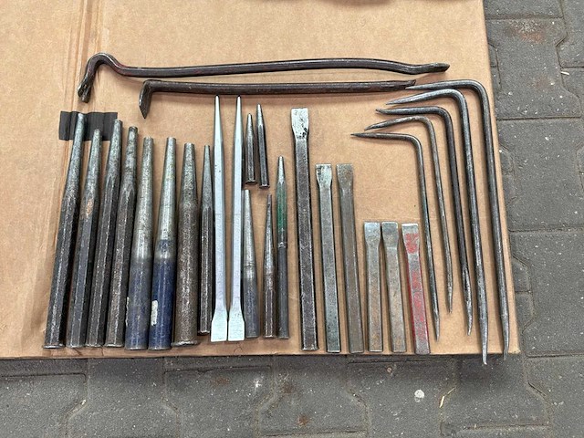 Breekijzers, koevoeten en beitels/doorslagen (28x) - afbeelding 1 van  5