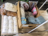 Brei/haak garen in doos - afbeelding 1 van  1