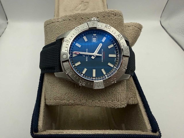 Breitling avenger automatic 42 | blue dial | unworn | 2026 - afbeelding 4 van  6