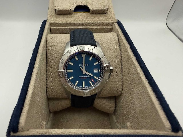 Breitling avenger automatic 42 | blue dial | unworn | 2026 - afbeelding 1 van  7