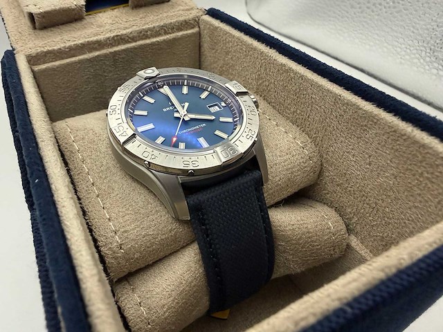 Breitling avenger automatic 42 | blue dial | unworn | 2026 - afbeelding 6 van  7