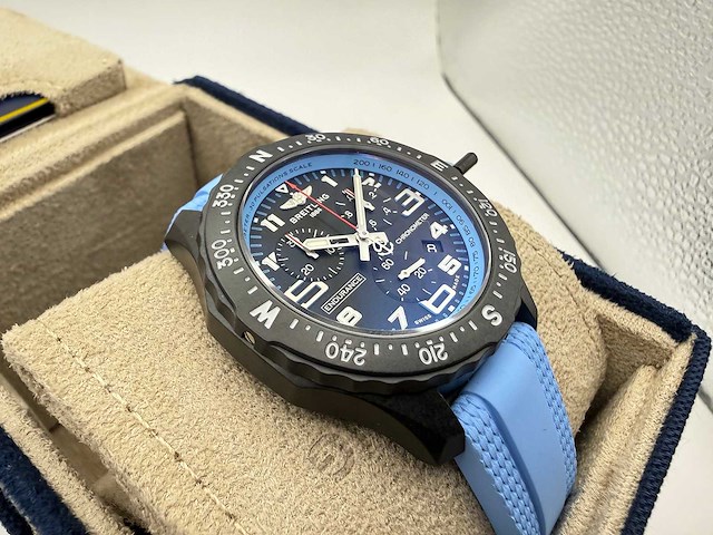 Breitling endurance pro 38 | black dial | unworn | 2026 - afbeelding 7 van  7