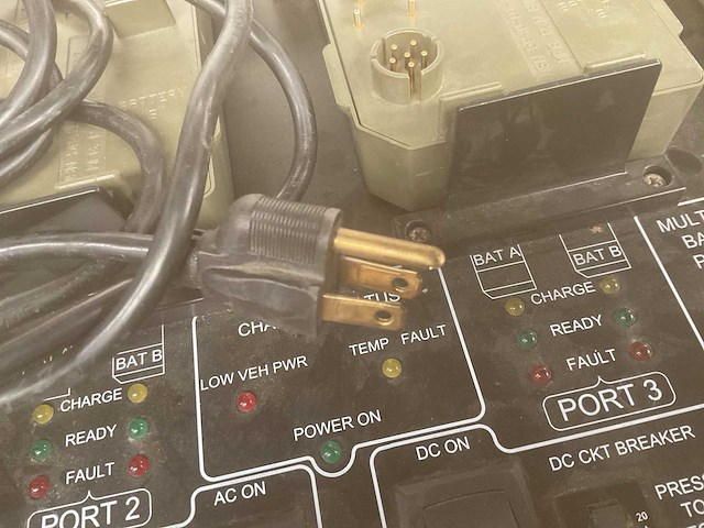Bren-tronics inc pp-8498/u soldier portable charger - afbeelding 4 van  8