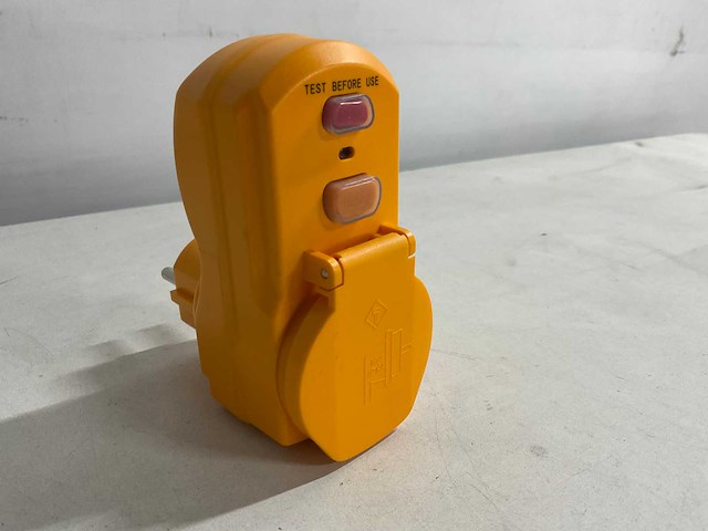 Brennenstuhl - aardlekschakelaar plug in (10x) - afbeelding 2 van  5